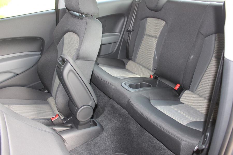 Интерьер Audi A1 TDI Ultra (8X) 2014 года  (WW) (фото 8 из 8)